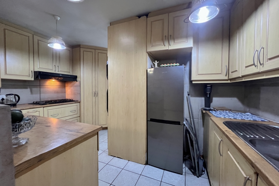 5 Bedroom Property for Sale in Vredekloof Western Cape